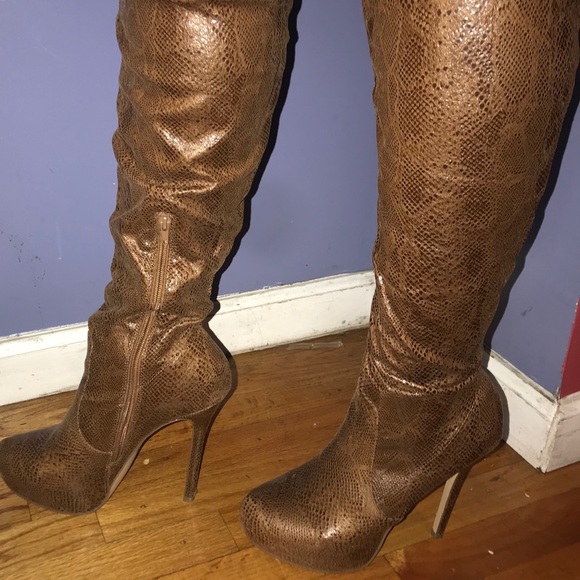 Boots - Picture 4 of 4